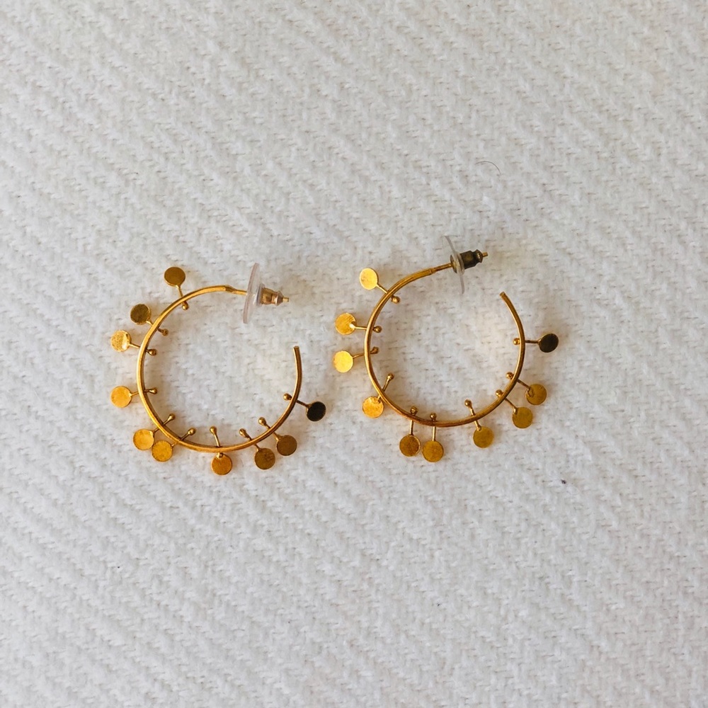 Gold mid-size hoops with detail